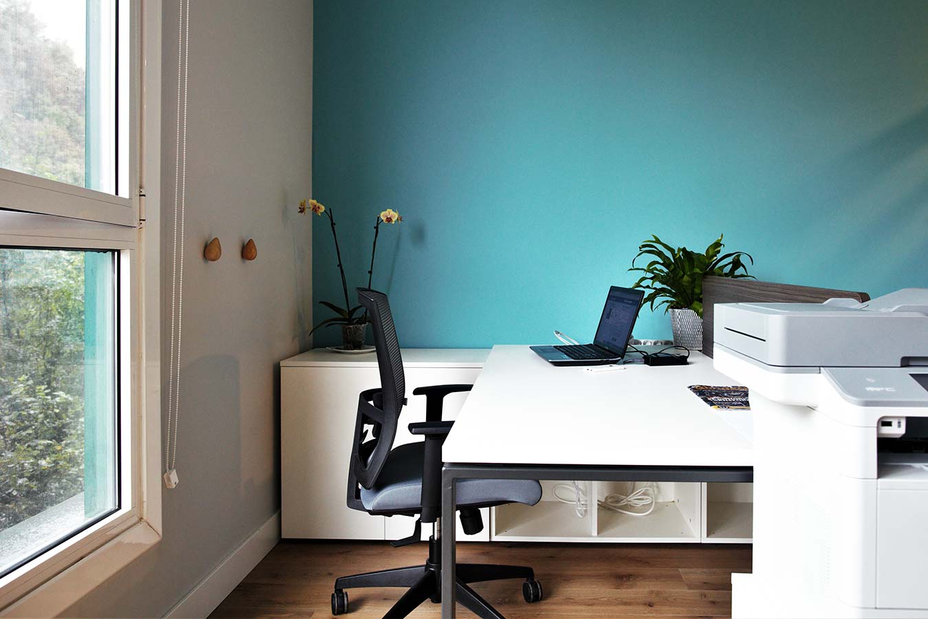 Features split image 01